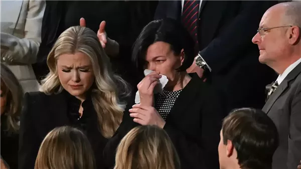 وسط دموع أرملته إريكا، ترامب يشيد بدور الناشط اليميني تشارلي كيرك