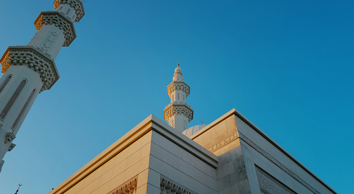 ما الذي يجب على المؤمن تعظيمه؟