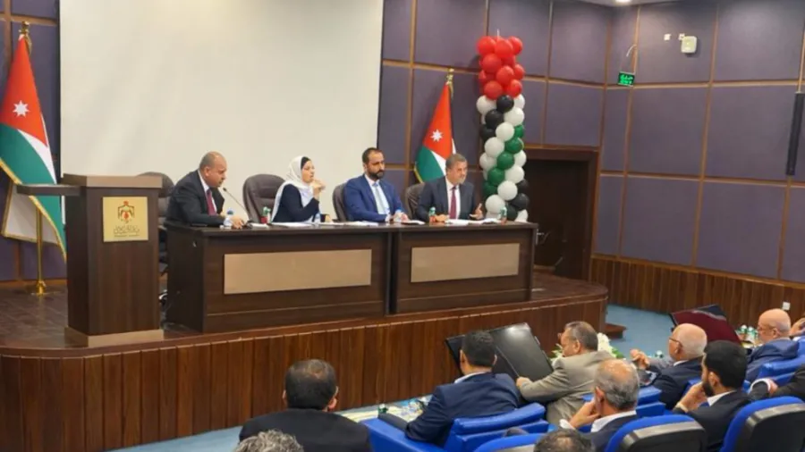 جلسة تشاورية لبحث تحديات نقل البضائع وتعزيز سلاسل الإمداد