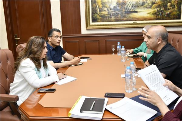 محافظ البحر الأحمر: نعمل على معالجة التحديات القائمة بمنظومة المخلفات