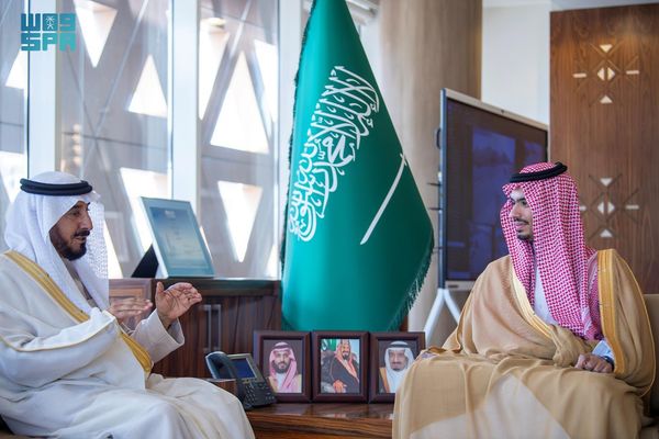 محافظ الدرعية يستقبل وفدًا من أسرة آل ناصر