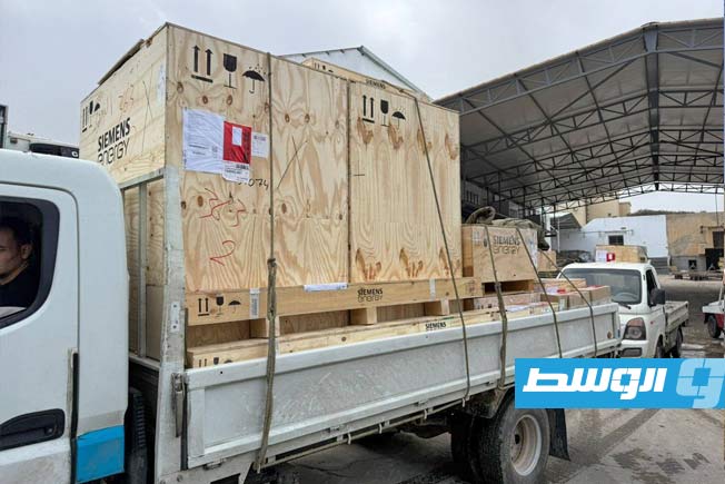 وصول شحنة جديدة من قطع الغيار لمحطتي كهرباء الزويتينة وأوباري