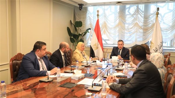 وزير التعليم العالي يجتمع باللجنة الفنية للتصنيفات الدولية لمتابعة موقف الجامعات المصرية