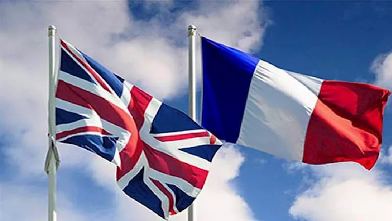 فرنسا وبريطانيا توقعان اتفاقًا لوقف عبور المهاجرين عبر بحر المانش