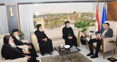 وفد من الأقباط الكاثوليك يقدم التهنئة لمحافظ أسوان بمناسبة عيد الفطر