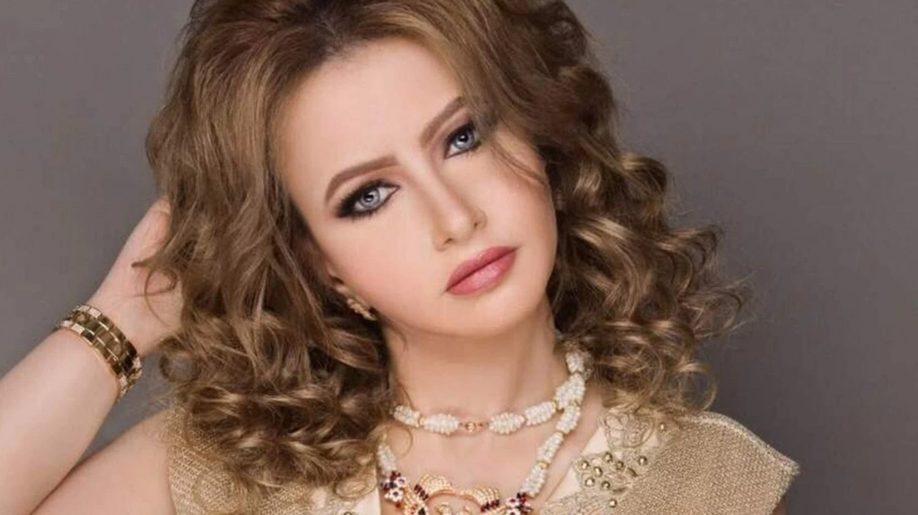 بعد أزمة «لفح الشعر».. مي العيدان تدافع عن «حنين» وتهاجم «أسيل»