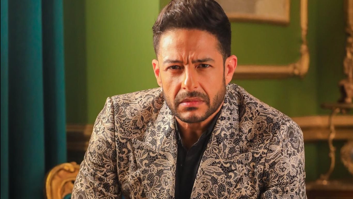 ابنة محمد حماقي تخطف الأنظار في الترويج لألبومه الجديد