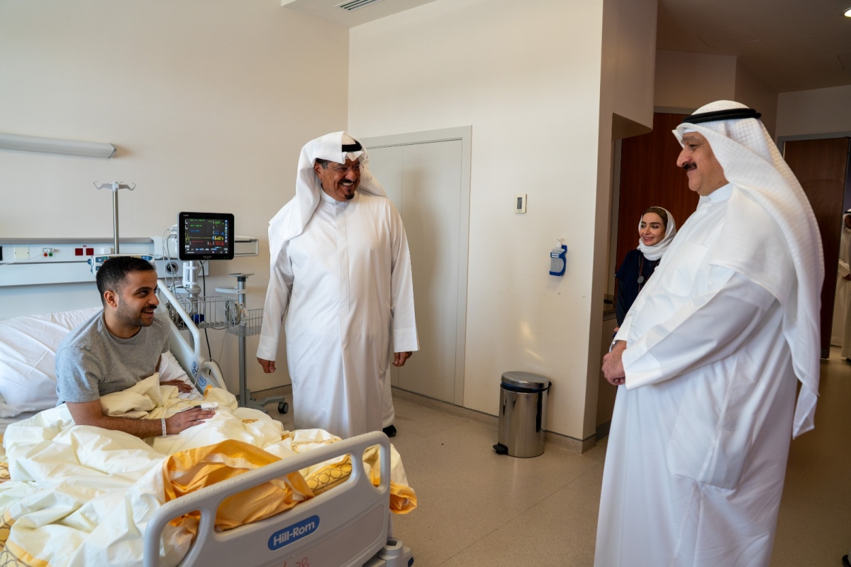 العبدالله يعود مصابي الاعتداء الإيراني في مستشفى جابر: تقديم أفضل مستويات الرعاية الصحية والعلاجية