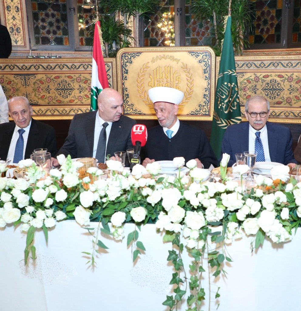 دار الفتوى تجمع الرؤساء في إفطار وطني: دريان يتمسّك بالطائف ويدعو إلى قرار دولة قوي ووحدة في مواجهة التحديات
