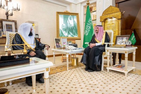 أمير القصيم: أئمة الحرمين الشريفين يؤدون دوراً هاماً في نشر الوسطية والاعتدال