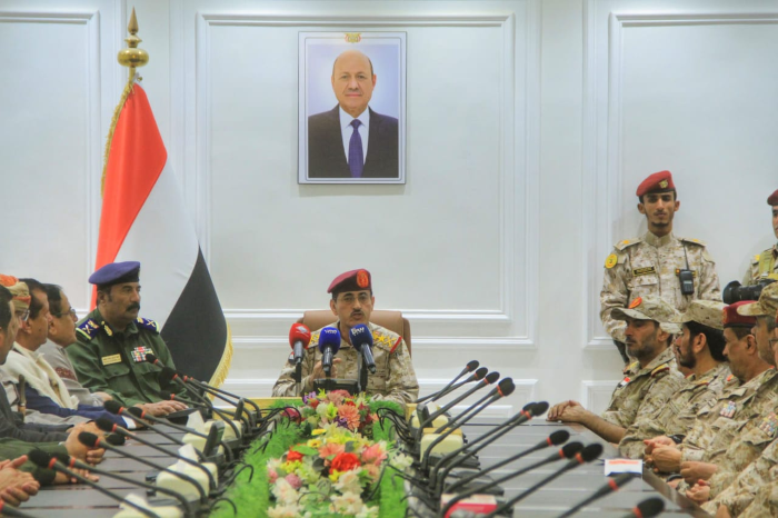 اخبار اليمن : برئاسة وزير الدفاع: اجتماع عسكري موسّع في مأرب لرفع الجاهزية ومعالجة تحديات الجبهات