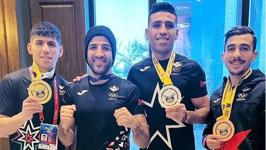 زياد عشيش يعتلي عرض الملاكمة في آسيا