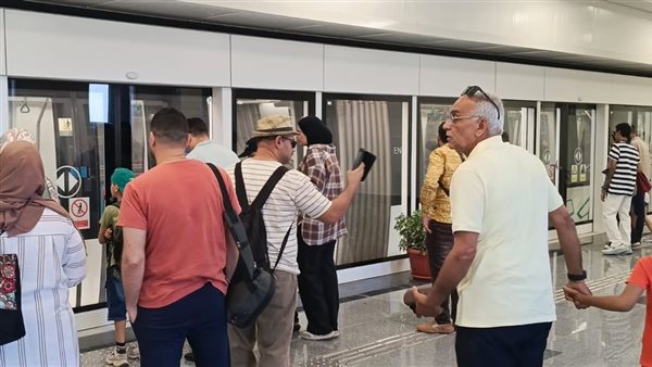 إقبال على مونوريل شرق النيل خلال العيد وخصومات تشجع المواطنين على استخدام النقل الجماعي