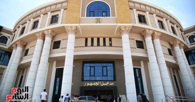 الإدارية العليا تؤيد عقوبة معلم اعتدى على طالب بخرطوم كهرباء وحصل أموالا مقابل الدرجات