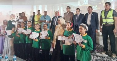 تكريم 50 طالبا فى مسابقة "تاريخ بلدنا في عيون ولدنا" بالأقصر