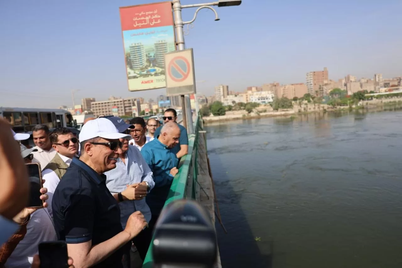 وزير الري ومحافظ المنيا يتفقدان أعمال تطهير النيل وترعة الإبراهيمية وعدداً من المشروعات المائية بالمحافظة