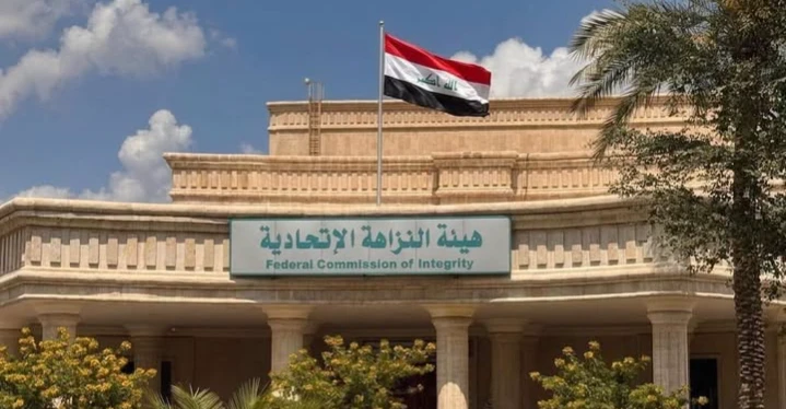 النزاهة تضبط ثلاثة موظفين في سايلو العمارة بتهمة ابتزاز مزارعين في ميسان