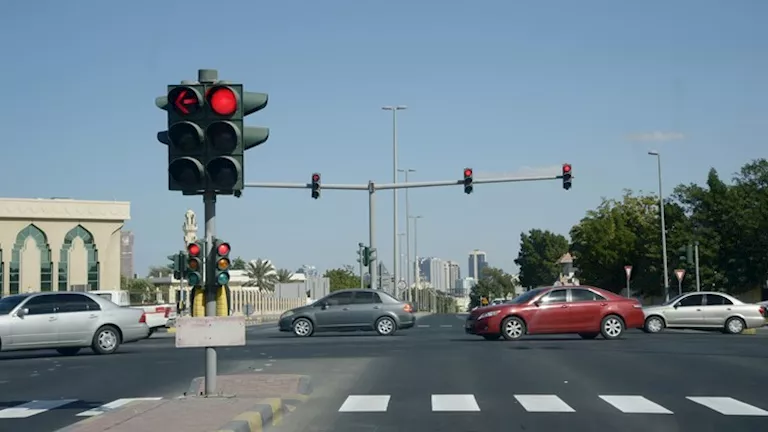 كثافات مرورية بعدة طرق رئيسية.. خريطة الزحام والبدائل بالقاهرة والجيزة