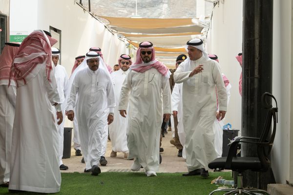 نائب أمير مكة يتفقد جاهزية المشاعر المقدسة لحج 1447هـ