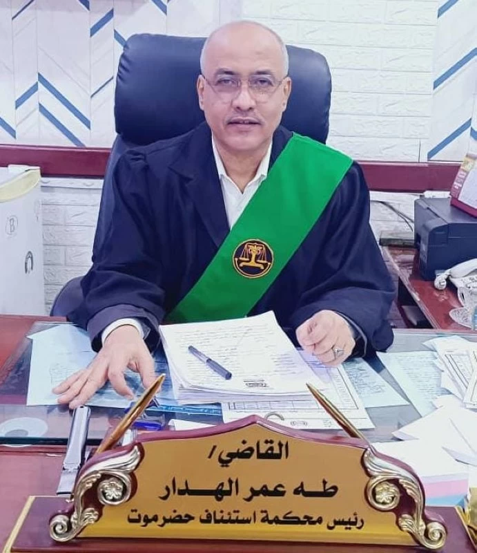 رئيس محكمة استئناف حضرموت لـ «عكاظ»: الدعم السعودي «شريان حياة» للقضاء اليمني