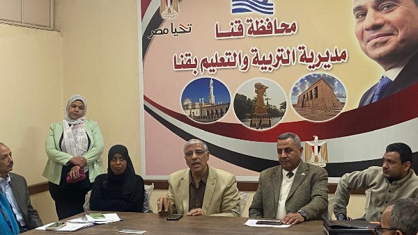 تعليم قنا يبحث تفعيل البحوث التربوية للمعلمين لدعم المنظومة
