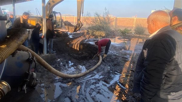 بسبب كسر مفاجئ في خط الجامعة، استنفار بـ"مياه الدقهلية" ورئيس الشركة يتابع الإصلاحات ميدانيًا