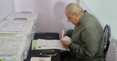 إبراهيم محلب يدلى بصوته فى انتخابات نقابة المهندسين
