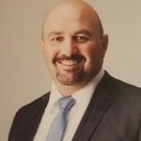 الطاقة الشمسية والصخر الزيتي وبعض من الرياح.. الحل الأنسب والأرخص للكهرباء في الأردن