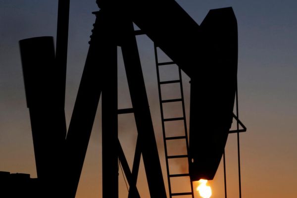النفط يتراجع بأكثر من 3.5%