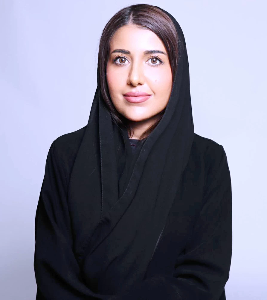 ريما المديرس.. صوتٌ يجمع الخبرة الدبلوماسية والاتصال المؤسسي الاستراتيجي