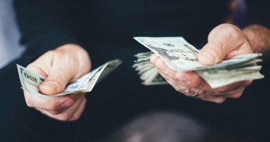 أبراج بتصرف العيدية فى أول يوم سواء على ملابس أو طعام