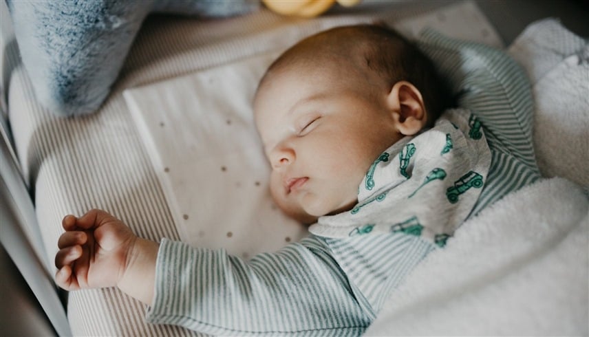 استثمار ذكي وعائد خيالي.. أم تحوّل قبعة رضيعها لمشروع يدر 90 ألف دولار شهرياً