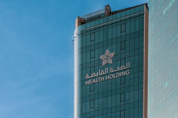 الصحة القابضة تختتم المرحلة الثانية من انتقال منسوبي وزارة الصحة إلى 7 تجمعات صحية