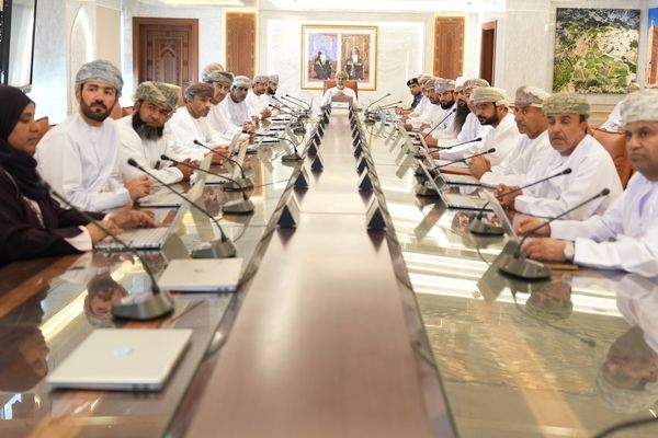 المجلس البلدي بمحافظة الداخلية يبحث مشاريع إسكانية وتخطيطية