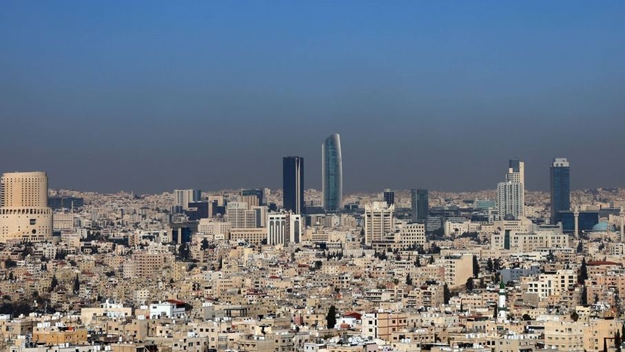انخفاض ملموس وأجواء مغبرة اليوم وغائمة غدا