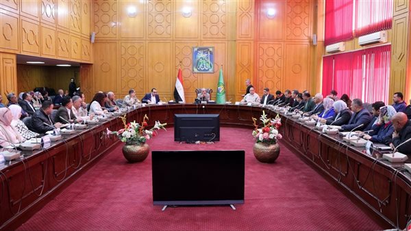 محافظ الإسماعيلية يشدد على حق المواطن في الحصول على رغيف خبز مثالي