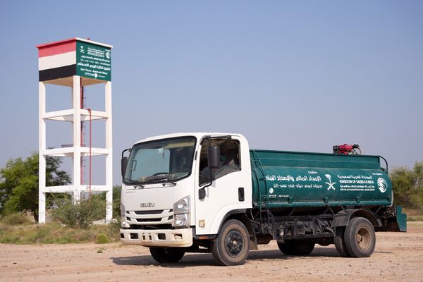 المملكة تضخ أكثر من 12 مليون لتر من المياه في محافظتي حجة وصعدة خلال أسبوع