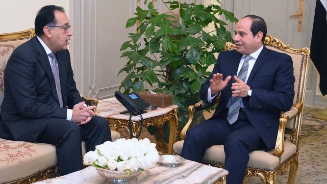 الرئيس السيسي يتابع عدداً من الملفات السياسية والاقتصادية والاجتماعية على أجندة الحكومة