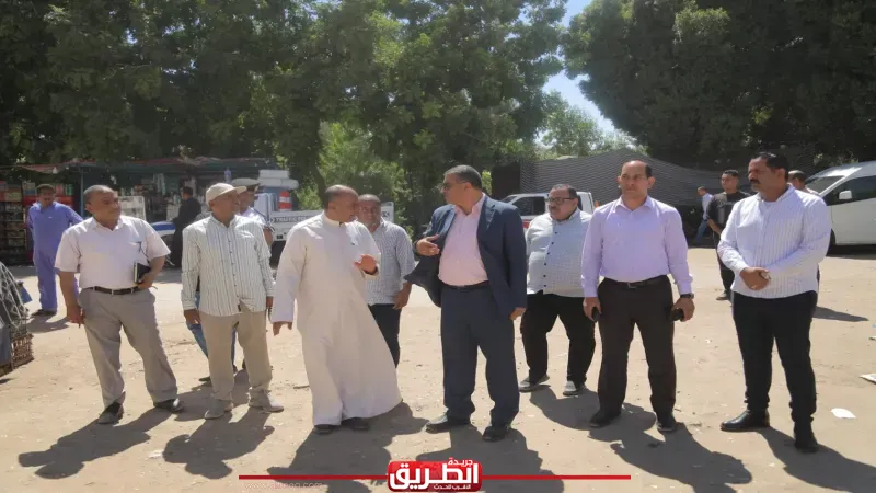 محافظ قنا يتفقد قرية المحروسة ويوجه بتطوير المدخل وإزالة الإشغالات وإعادة تنظيم موقف القرية