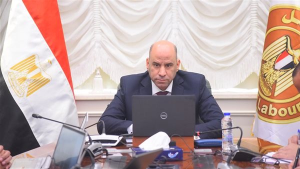 أخبار مصر اليوم: الجيزة تعلن استعدادها الكامل لموسم توريد القمح 2026.. جولة ميدانية لوزير العمل داخل مواقع الإنشاءات.. موجة حر شديدة تضرب البلاد خلال أيام وتحذيرات عاجلة للمواطنين