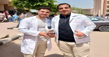 آخر يوم عملى.. طلاب تمريض الزقازيق يوثقون أجمل ذكرياتهم