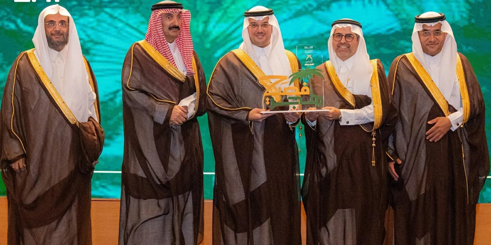 محافظ الأحساء يكرّم الفائزين في مبادرة «فصيح هجر» للخطابة