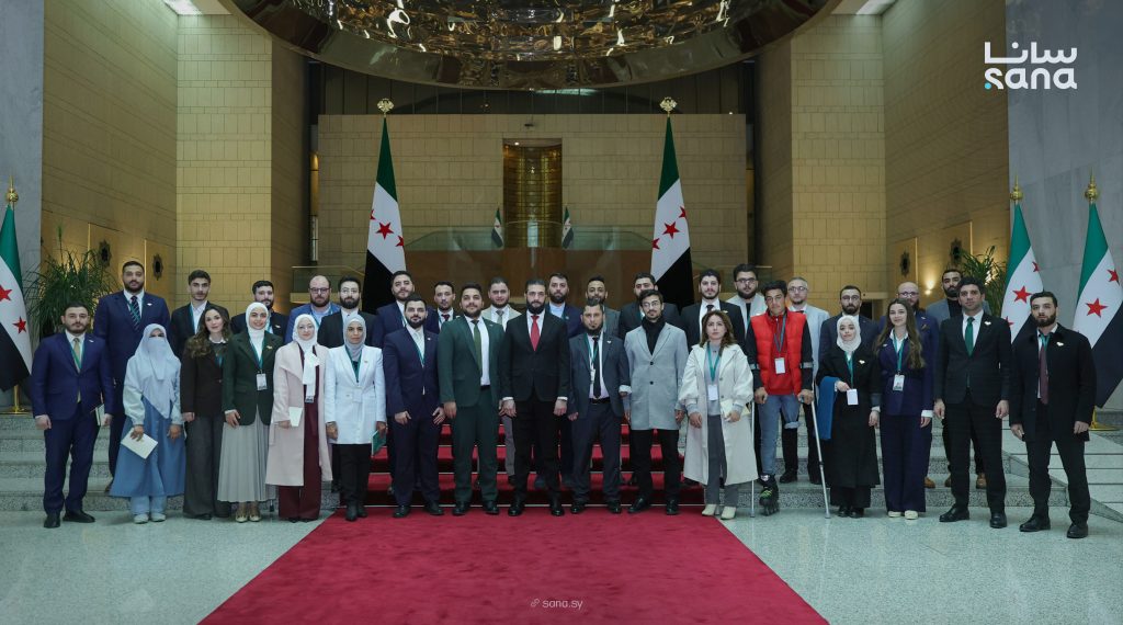 الرئيس الشرع يلتقي عدداً من ممثلي فئة الشباب ويستمع إلى آرائهم ومداخلاتهم