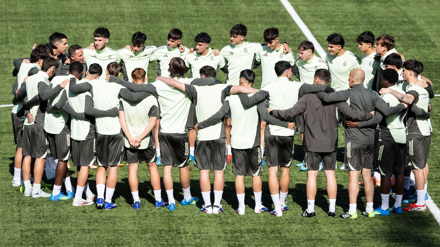 ريال مدريد أولًا.. كامافينجا يرفض عروض كبار أوروبا ويتمسك بالبقاء