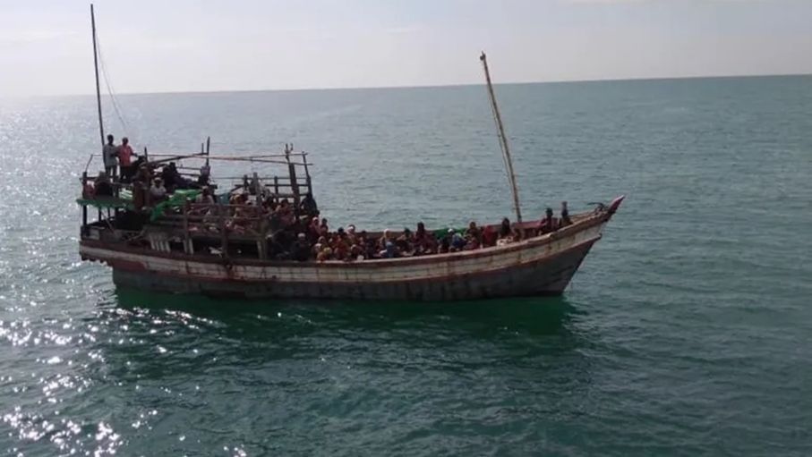 ترجيح وفاة 250 مفقودا بعد غرق قاربهم المتجه إلى ماليزيا