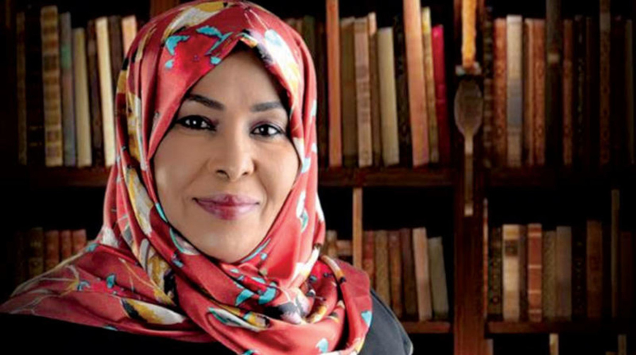 روضة الحاج: في هاتفي غرباءُ لم أذكرْ ملامحَهم أناسٌ عابرونَ ورفقةٌ قطعوا الذي يوماً وصلتْ