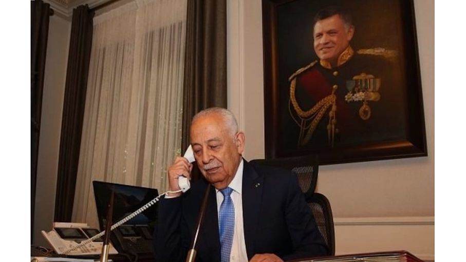 العيسوي ينقل تعازي الملك وولي العهد إلى عشيرتي المجالي وبني عطا