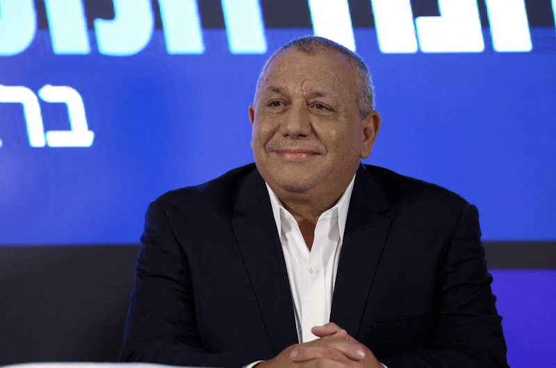 قائد جيش الاحتلال الأسبق: نتنياهو يحدث الإسرائيليين عن انتصارات مظفرة وهم يرون أهداف الحرب لا تتحقق