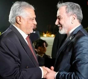 عراقجي في إسلام آباد.. تحركات إيرانية متسارعة بين باكستان وعُمان وروسيا