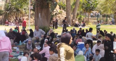 الكل فرحان.. طبل بلدي ومزمار وزغاريد فى حدائق القناطر الخيرية